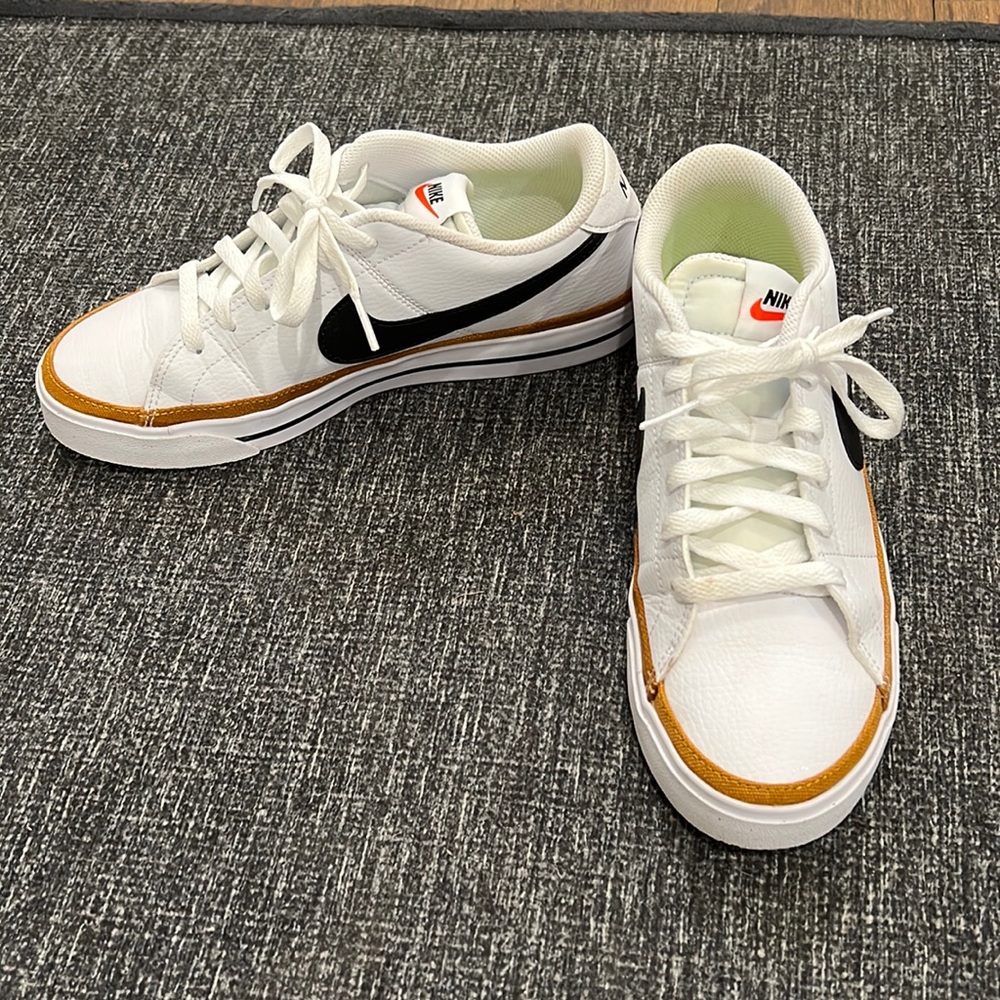 Nike women Legacy sneakers